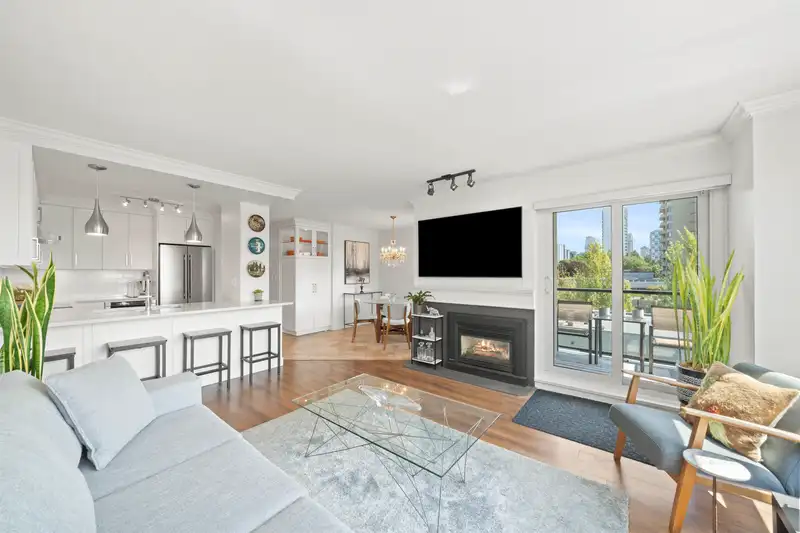 502 1838 NELSON STREET - photo 2 of 19