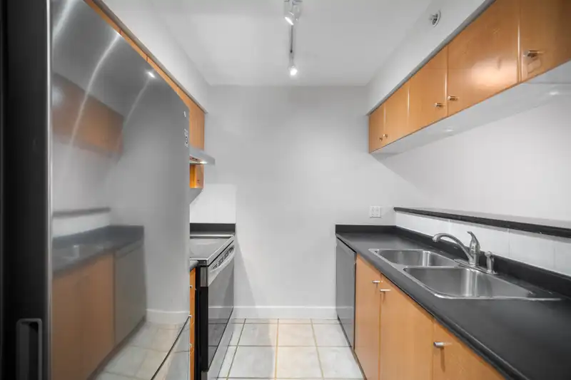 807 822 HOMER STREET - photo 3 of 20