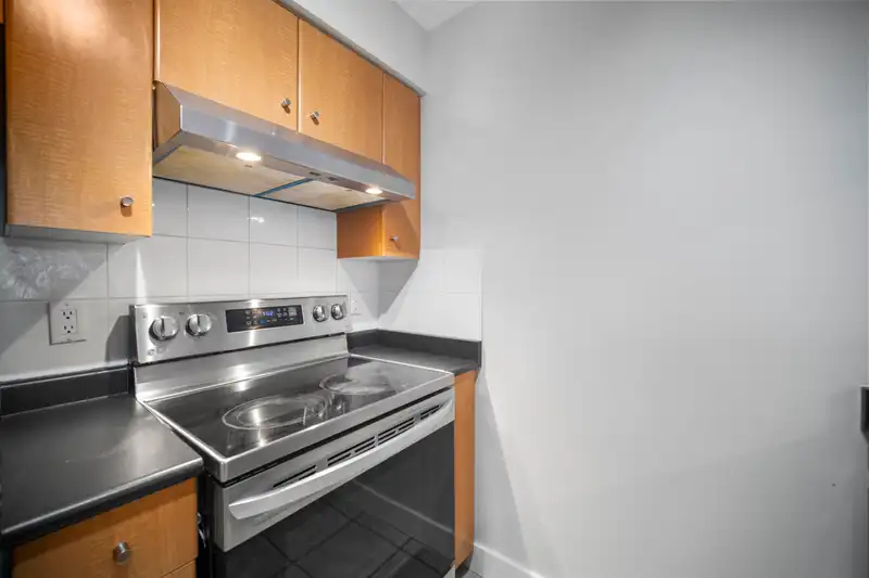 807 822 HOMER STREET - photo 4 of 20