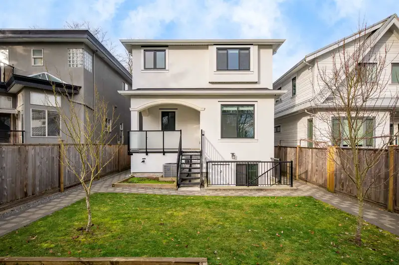 58 E 39TH AVENUE - photo 2 of 40