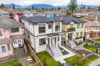 2719 E 46TH AVENUE - thumbnail 3