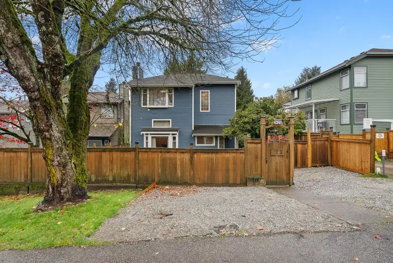 2625 BAINBRIDGE AVENUE - photo 1 of 40
