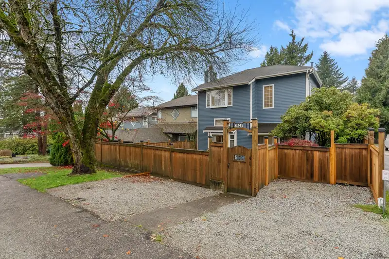 2625 BAINBRIDGE AVENUE - photo 2 of 40