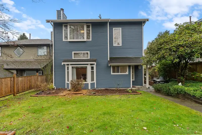 2625 BAINBRIDGE AVENUE - photo 3 of 40