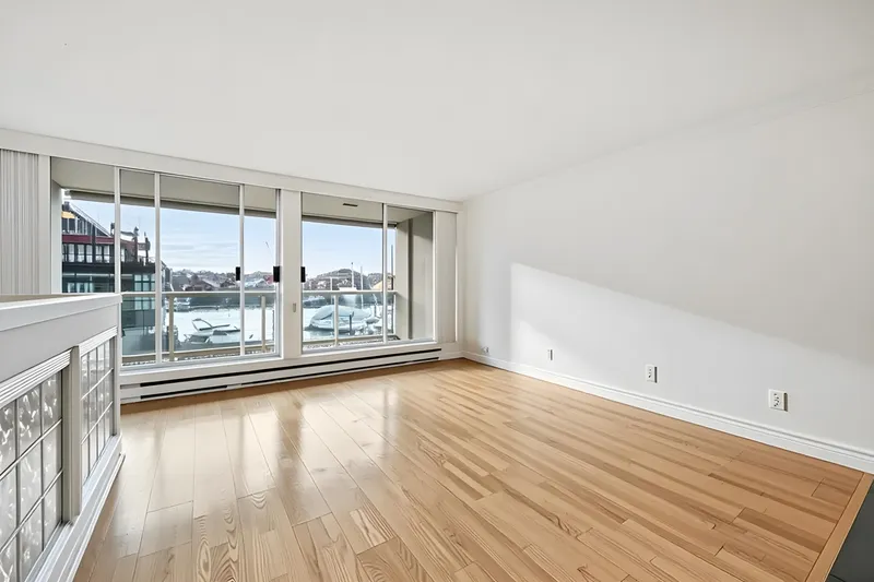 205 1600 HOWE STREET - photo 2 of 25