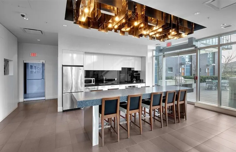 6335 SILVER AVENUE - photo 4 of 7