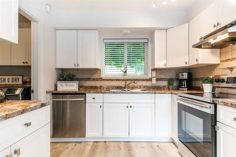 6110 GREENSIDE DRIVE - photo 2 of 7