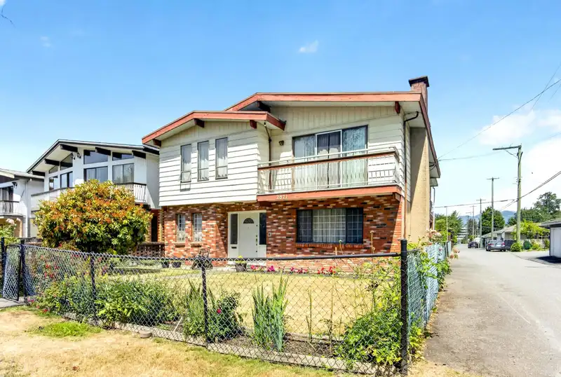 2871 E 18TH AVENUE - photo 1 of 19