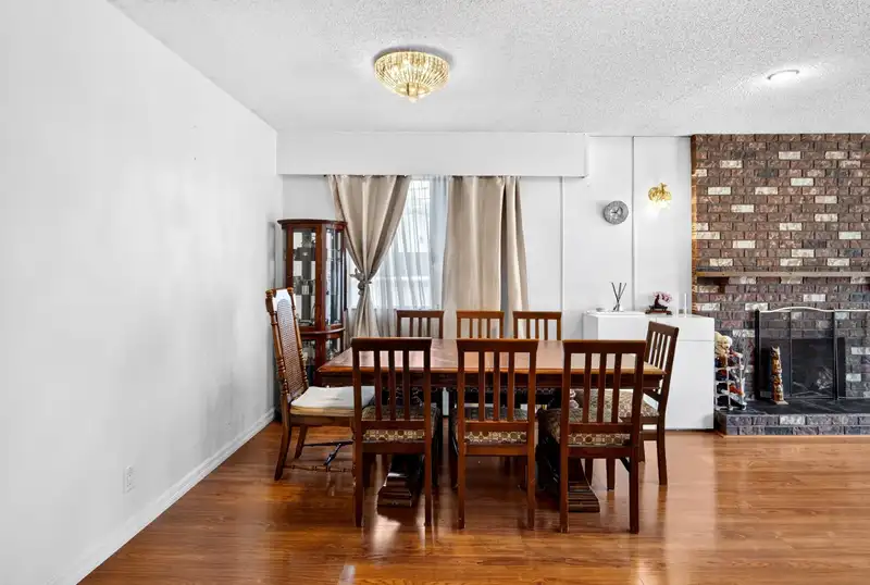 2871 E 18TH AVENUE - photo 3 of 19