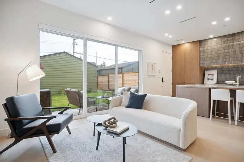 2 4758 ARGYLE STREET - photo 2 of 27