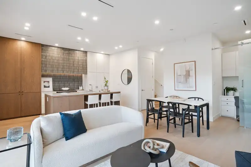 2 4758 ARGYLE STREET - photo 3 of 27