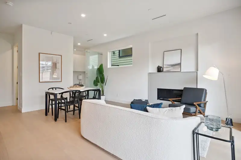 2 4758 ARGYLE STREET - photo 4 of 27