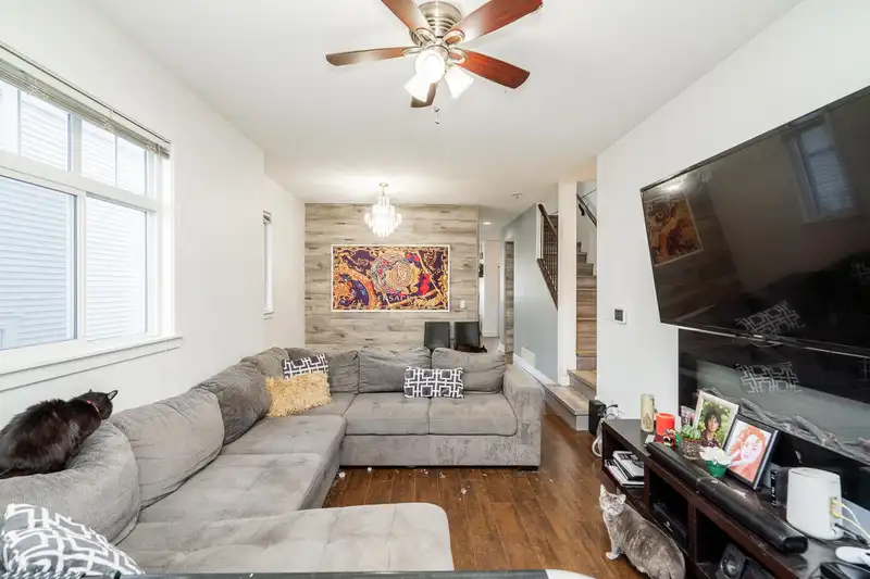 5 19551 66 AVENUE - photo 4 of 25