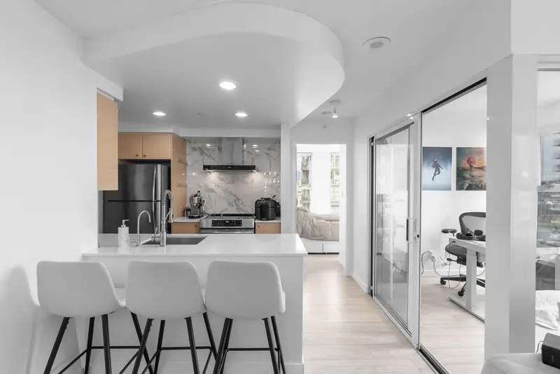 2605 1008 CAMBIE STREET - photo 3 of 25