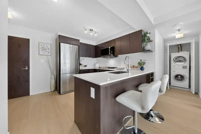 916 7988 ACKROYD ROAD - photo 2 of 35