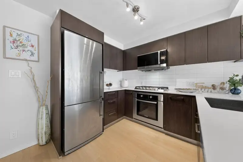 916 7988 ACKROYD ROAD - photo 3 of 35