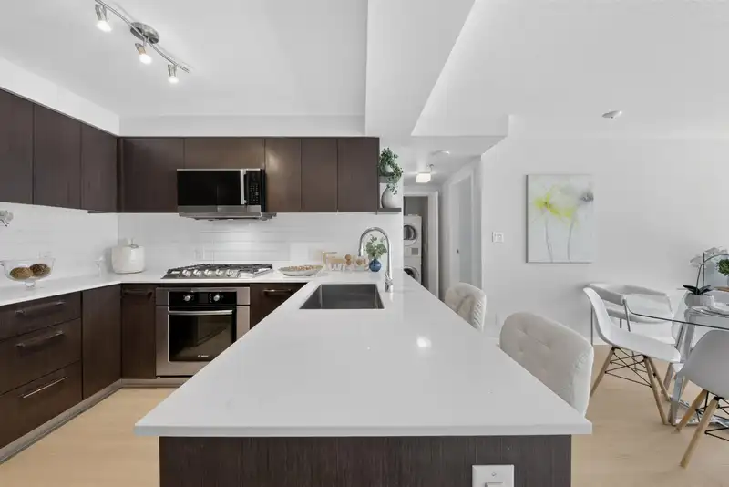 916 7988 ACKROYD ROAD - photo 4 of 35