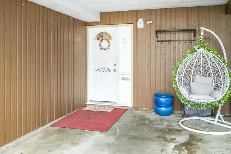 5 33310 WESTBURY AVENUE - photo 4 of 29