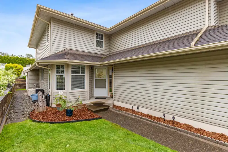 10 22538 116 AVENUE - photo 4 of 40
