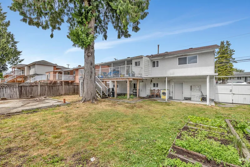 11786 86 AVENUE - photo 4 of 25