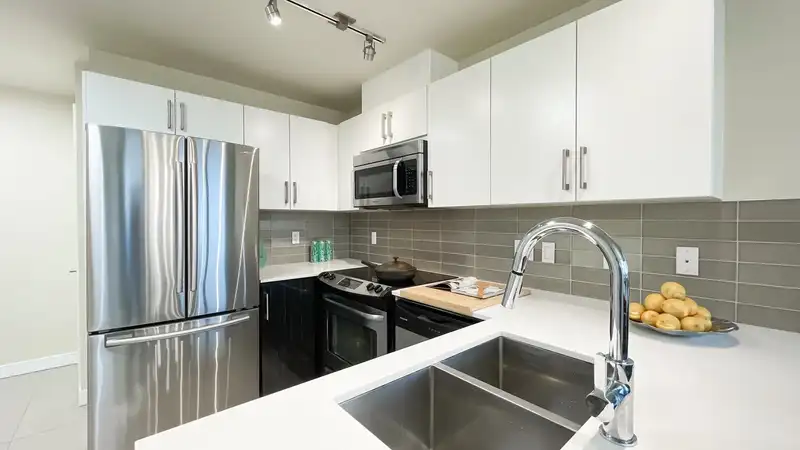 1105 2689 KINGSWAY - photo 4 of 17