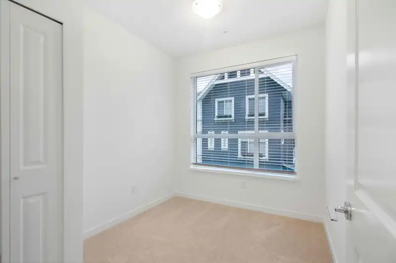 215 15738 85 AVENUE - photo 4 of 35