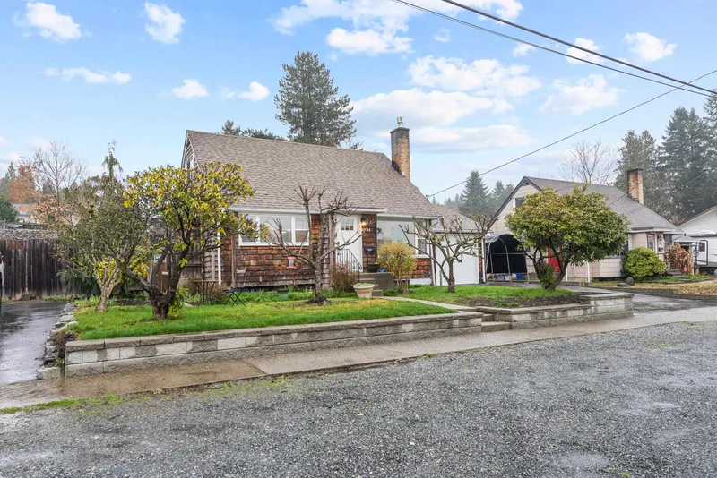 32939 10 AVENUE - photo 3 of 25