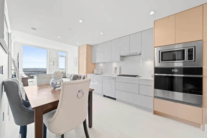 2201 3438 SAWMILL CRESCENT - photo 2 of 25