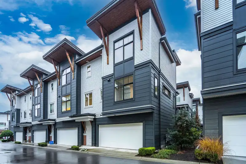 14 22128 48A AVENUE - photo 1 of 40