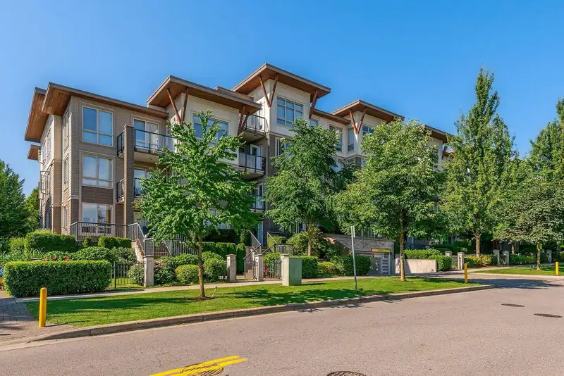 131 15918 26 AVENUE - photo 2 of 38