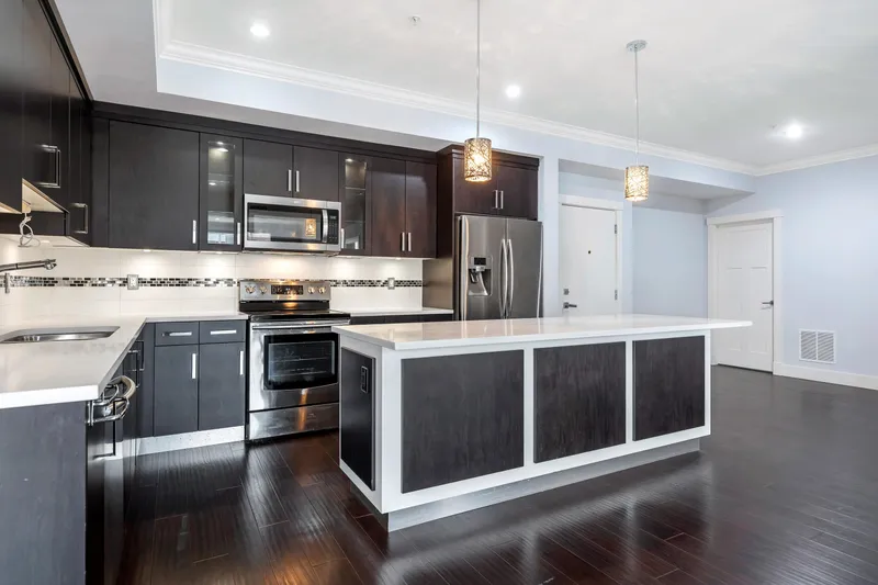 302 14885 60 AVENUE - photo 1 of 25