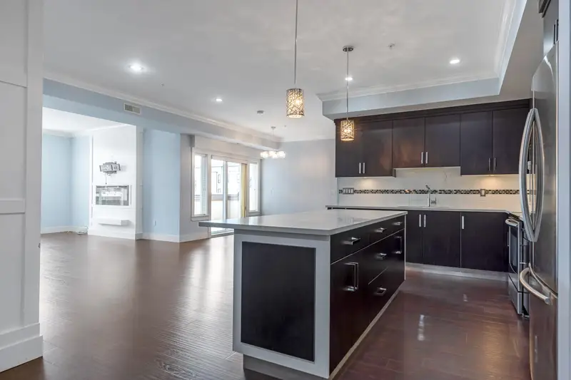 302 14885 60 AVENUE - photo 2 of 25