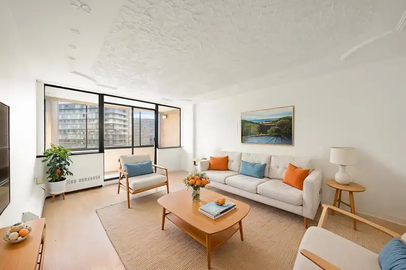 1002 6651 MINORU BOULEVARD - photo 1 of 33