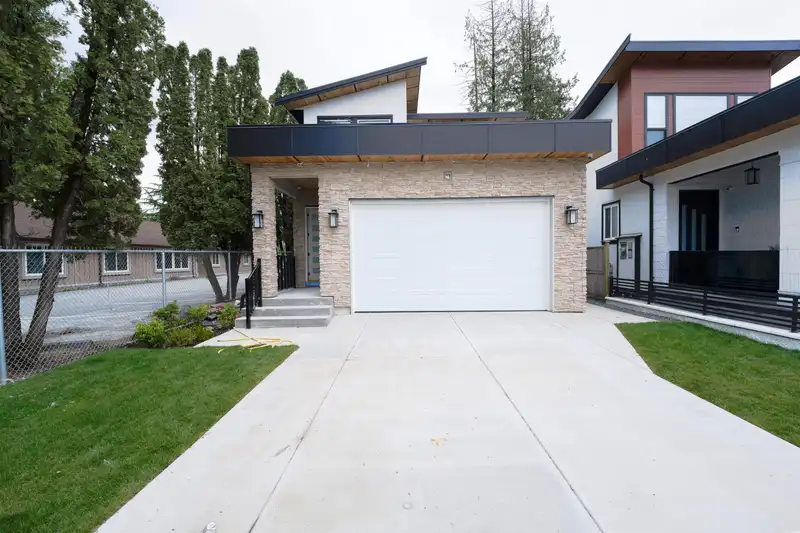 11692 96 AVENUE - photo 3 of 36