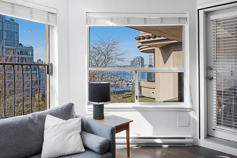 413 525 WHEELHOUSE SQUARE - photo 4 of 25