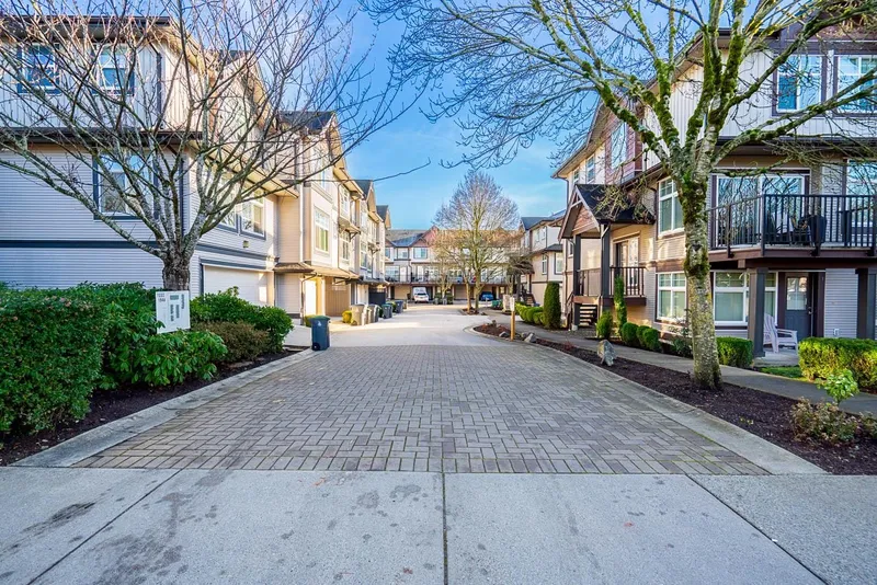 28 7332 194A STREET - photo 3 of 19