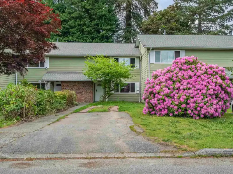 2535 GORDON AVENUE - photo 1 of 26