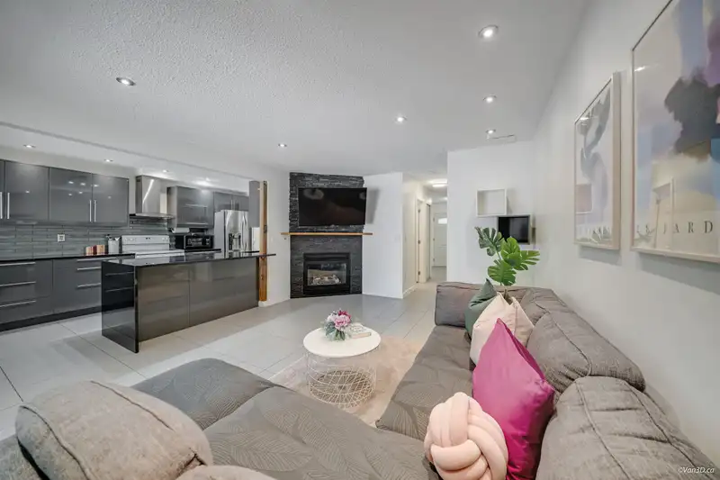 2535 GORDON AVENUE - photo 4 of 26