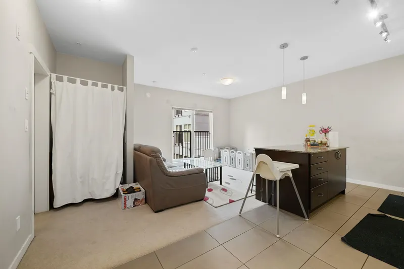 210 13728 108 AVENUE - photo 3 of 16