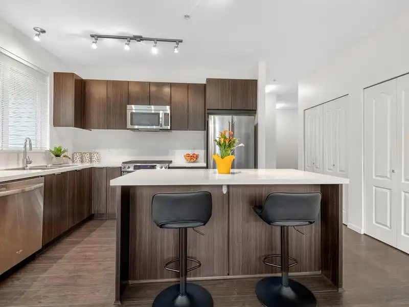 102 3107 WINDSOR GATE - photo 3 of 27