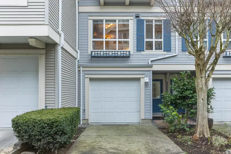 61 8844 208 STREET - photo 2 of 29