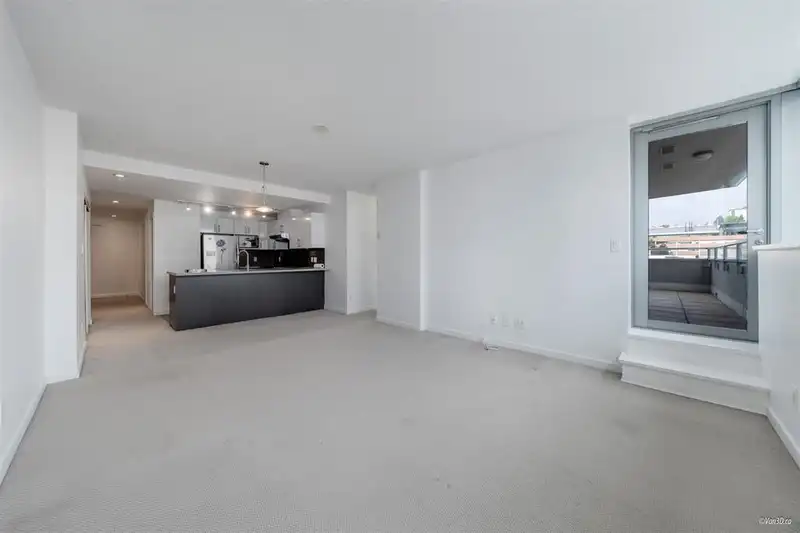 1105 14 BEGBIE STREET - photo 2 of 12