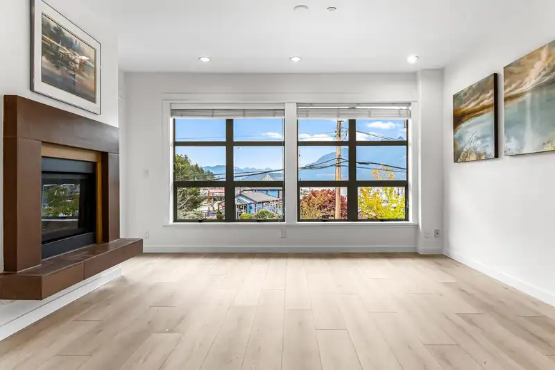 201 6688 ROYAL AVENUE - photo 1 of 40