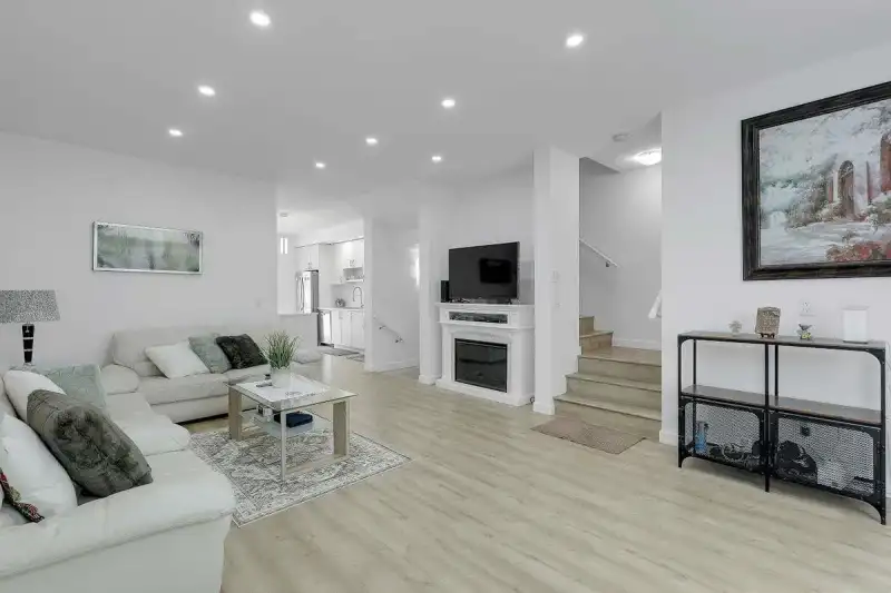 8 10433 158 STREET - photo 1 of 40