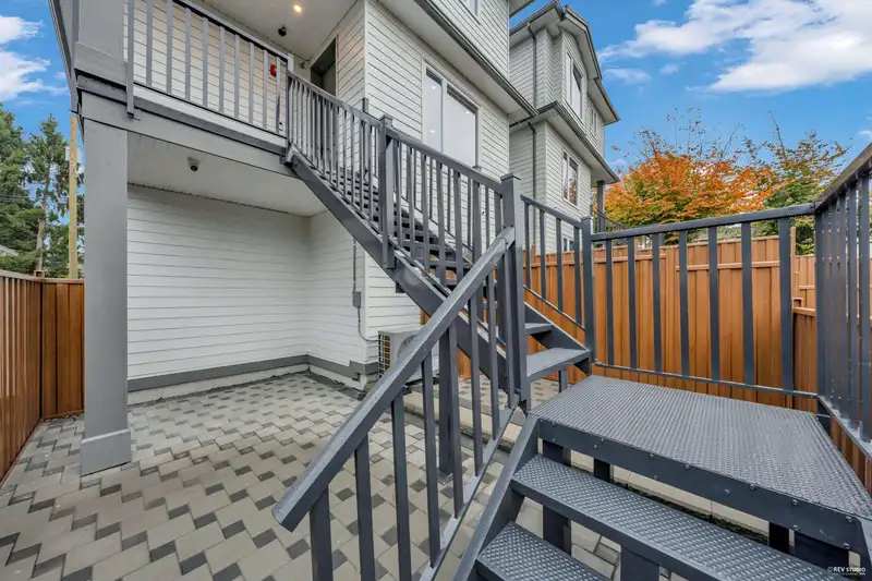 3 3090 VANNESS AVENUE - photo 1 of 22