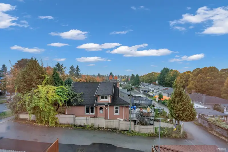 3 3090 VANNESS AVENUE - photo 2 of 22