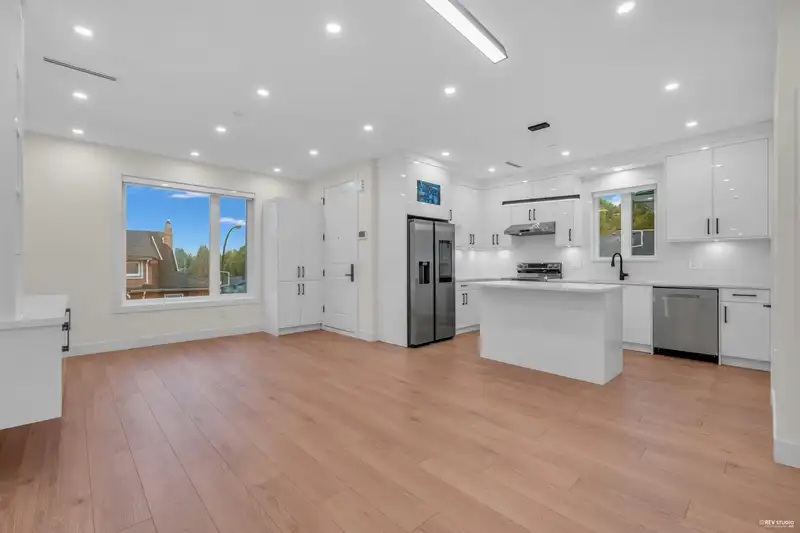 3 3090 VANNESS AVENUE - photo 4 of 22