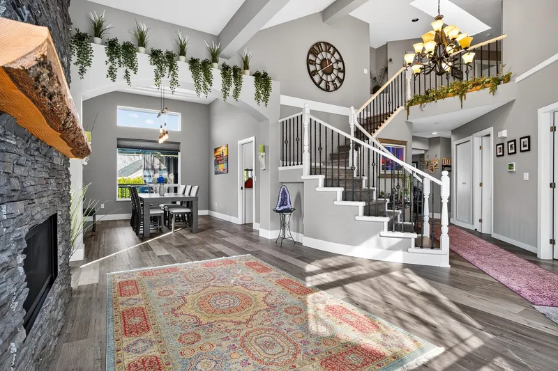 8277 153B STREET - photo 3 of 25