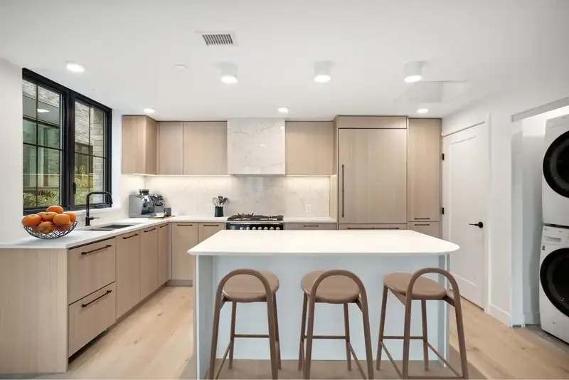 101 157 W KING EDWARD AVENUE - photo 3 of 16