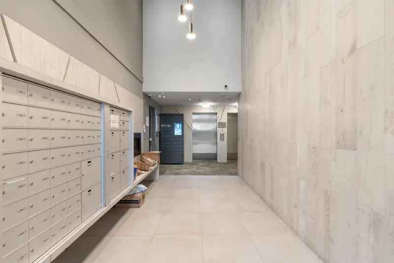 512 1012 AUCKLAND STREET - photo 3 of 25